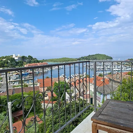 아파트 Marina View Old Town 브르사르